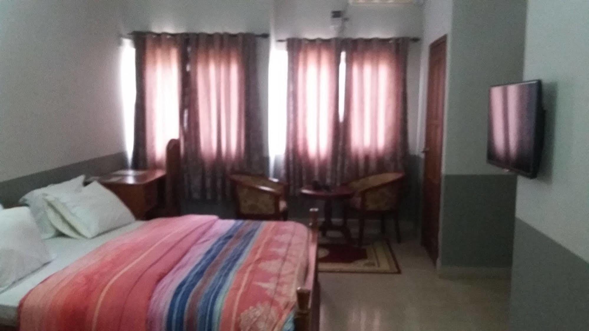 Bella Luxury Hotel Accra Exterior photo